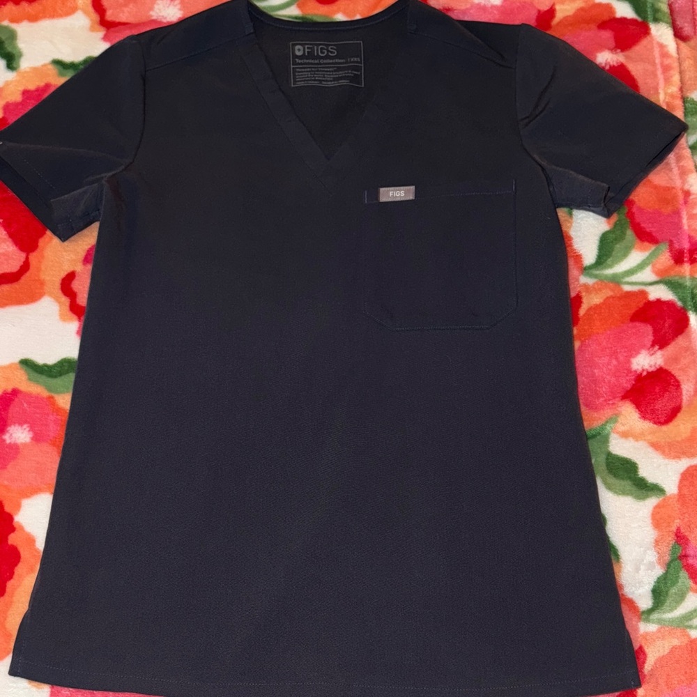 FIGS Women’s Catarina Black Scrub Top